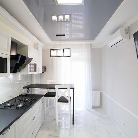 Leogrand Apartments On Kulisha 36 Lviv Ngoại thất bức ảnh