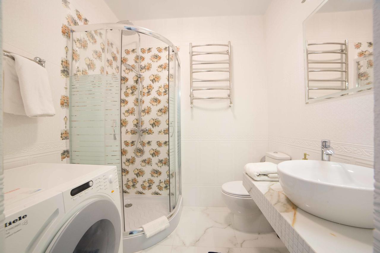 Leogrand Apartments On Kulisha 36 Lviv Ngoại thất bức ảnh