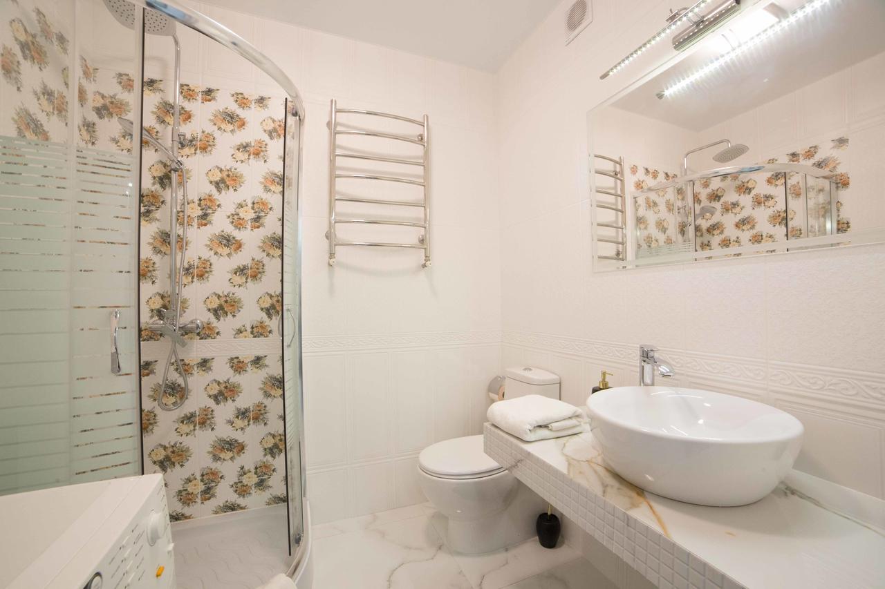 Leogrand Apartments On Kulisha 36 Lviv Ngoại thất bức ảnh